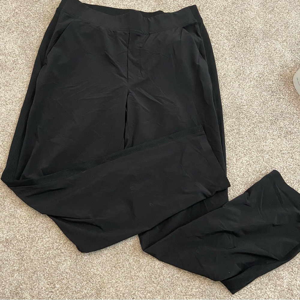 Athleta Women’s Black jogger workout pants w/ pockets 12 TALL 🖤